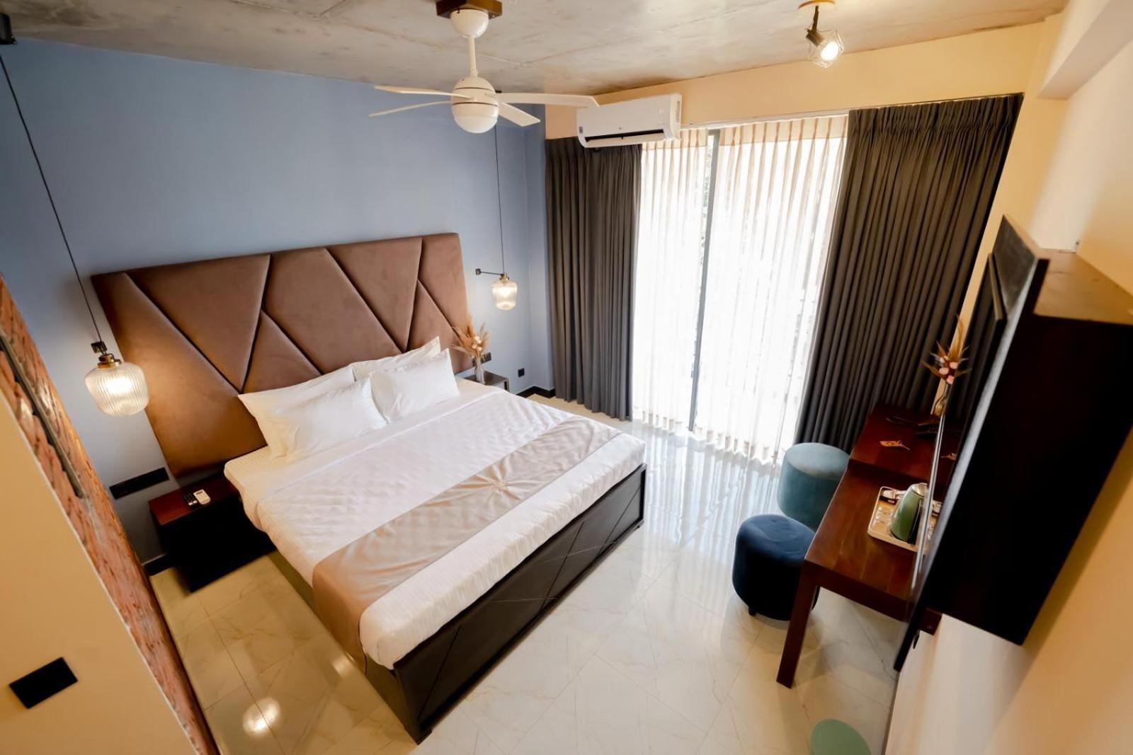 Limeshine - Airport Transit Hotels & Residences Katunayake Exterior photo