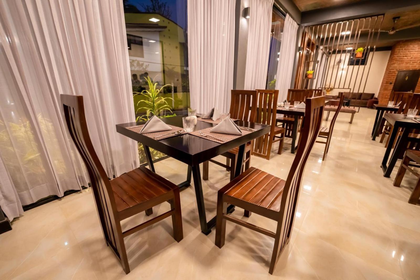 Limeshine - Airport Transit Hotels & Residences Katunayake Exterior photo