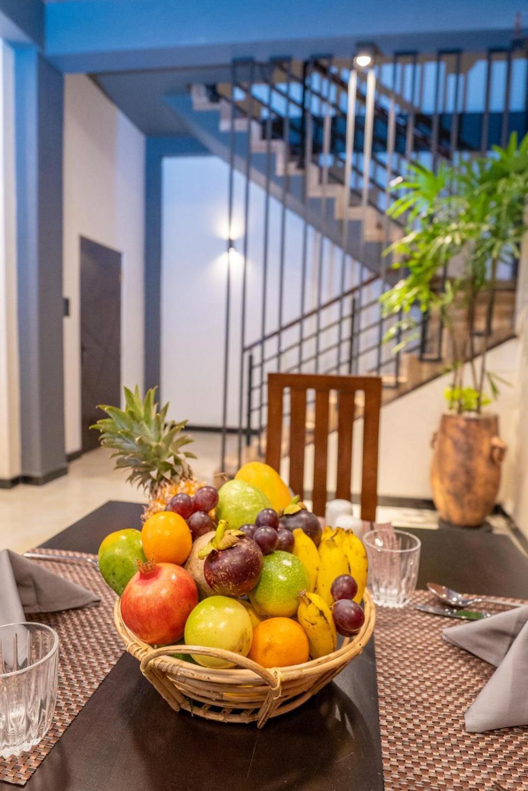 Limeshine - Airport Transit Hotels & Residences Katunayake Exterior photo